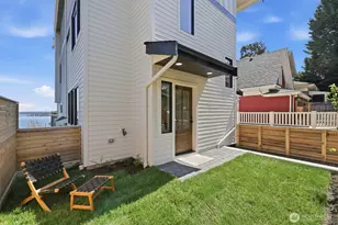 909 32nd Ave S, Seattle, WA 98144 - Photo 2