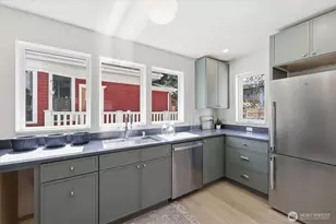 909 32nd Ave S, Seattle, WA 98144 - Photo 12