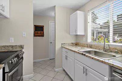 1040 S 320th Street #5, Federal Way, WA 98003 - Photo 6