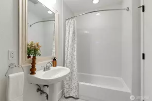 117 John St, Seattle, WA 98109 - Photo 14