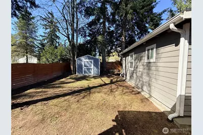 11837 32nd Avenue NE, Seattle, WA 98125 - Photo 18