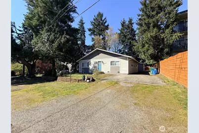 11837 32nd Avenue NE, Seattle, WA 98125 - Photo 2