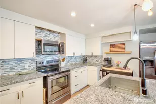 348 NE Harvest Dr, Oak Harbor, WA 98277 - Photo 4