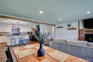 348 NE Harvest Dr, Oak Harbor, WA 98277 - Photo 2