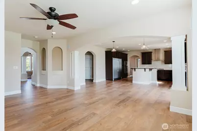 1424 40th Street SE, Puyallup, WA 98372 - Photo 2