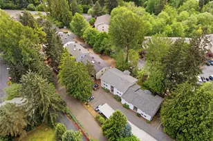 2721 NE 195th St, Lake Forest Park, WA 98155 - Photo 2