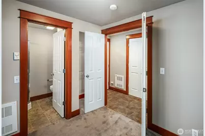 5260 Brooklyn Avenue NE, Seattle, WA 98105 - Photo 20