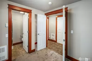 5260 Brooklyn Ave NE, Seattle, WA 98105 - Photo 20
