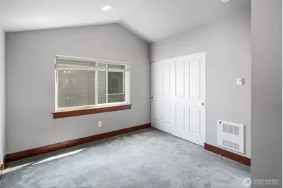 5260 Brooklyn Avenue NE, Seattle, WA 98105 - Photo 16