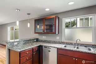 5260 Brooklyn Ave NE, Seattle, WA 98105 - Photo 8