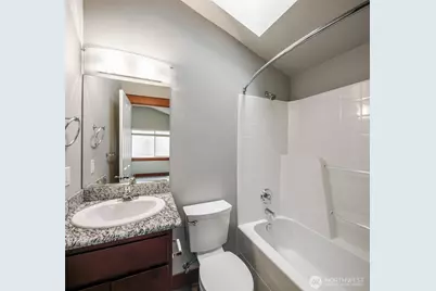 5260 Brooklyn Avenue NE, Seattle, WA 98105 - Photo 18