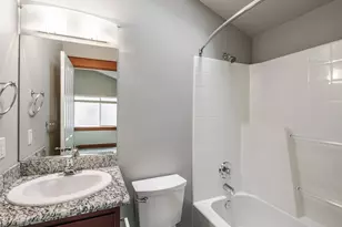 5260 Brooklyn Ave NE, Seattle, WA 98105 - Photo 18