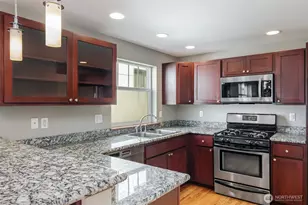 5260 Brooklyn Ave NE, Seattle, WA 98105 - Photo 4