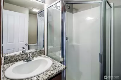 5260 Brooklyn Avenue NE, Seattle, WA 98105 - Photo 22
