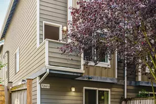 5260 Brooklyn Ave NE, Seattle, WA 98105 - Photo 2