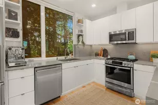 3611 Whitman Ave N, Seattle, WA 98103 - Photo 8