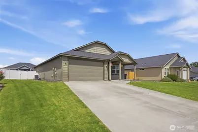 425 S Trillium Way, Moses Lake, WA 98837 - Photo 2