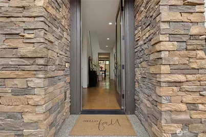 1431 243rd Place NE, Sammamish, WA 98074 - Photo 2