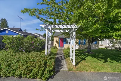 209 E Eleventh Street, Port Angeles, WA 98362 - Photo 2