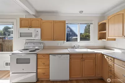 209 E Eleventh Street, Port Angeles, WA 98362 - Photo 10