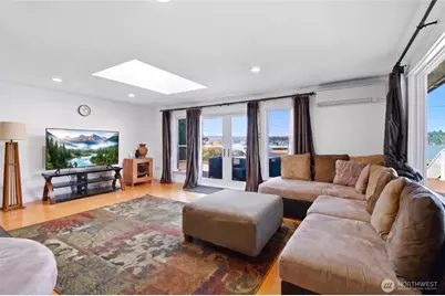 12704 Holmes Point Drive NE, Kirkland, WA 98034 - Photo 2
