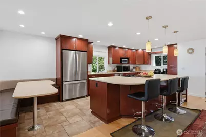 12704 Holmes Point Drive NE, Kirkland, WA 98034 - Photo 4