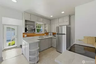 2320 S 12th St, Tacoma, WA 98405 - Photo 8
