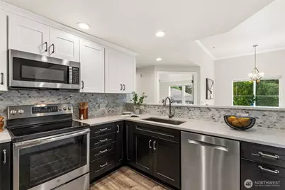 2044 Newport Way NW #11-6, Issaquah, WA 98027 - Photo 14