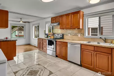 10820 Lake Ridge Drive S, Seattle, WA 98178 - Photo 8