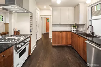602 18th Avenue E, Seattle, WA 98112 - Photo 10