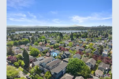 721 N 79th Street, Seattle, WA 98103 - Photo 32