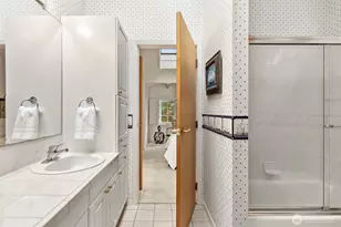 4331 Rhodes End NE, Bainbridge Island, WA 98110 - Photo 18