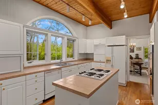 4331 Rhodes End NE, Bainbridge Island, WA 98110 - Photo 8