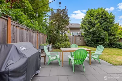 111 N 49th Street, Seattle, WA 98103 - Photo 32