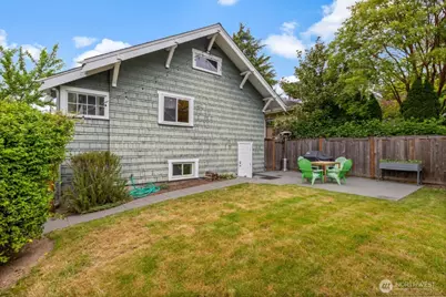 111 N 49th Street, Seattle, WA 98103 - Photo 28