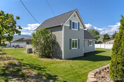 25 Sun Valley Drive, Wenatchee, WA 98801 - Photo 2