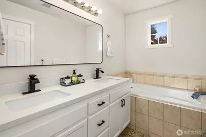 827 180th Street SW, Lynnwood, WA 98037 - Photo 22