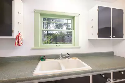 320 W 15th Street, Port Angeles, WA 98362 - Photo 8