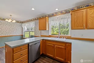 1083 Fidalgo Dr, Burlington, WA 98233 - Photo 14