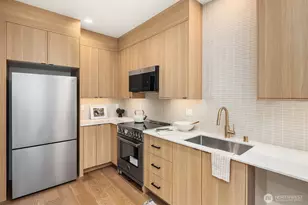 4419 2nd Ave NE, Seattle, WA 98105 - Photo 8