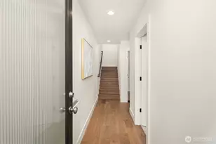 4419 2nd Ave NE, Seattle, WA 98105 - Photo 2