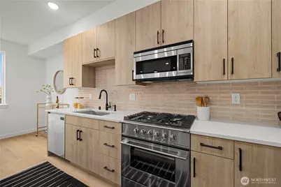 6538 D Latona Avenue NE, Seattle, WA 98115 - Photo 6