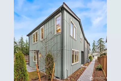 639 18th Avenue W, Kirkland, WA 98033 - Photo 1