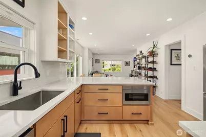 4206 Dayton Avenue N, Seattle, WA 98103 - Photo 12