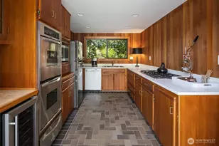 9242 NE 14th St, Clyde Hill, WA 98004 - Photo 30
