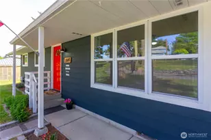 1986 Peacock Ln, Oak Harbor, WA 98277 - Photo 4