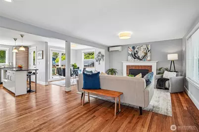 7313 25th Avenue NW, Seattle, WA 98117 - Photo 2