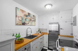 519 W Roy St, Seattle, WA 98119 - Photo 8