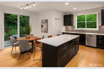 7601 39th Avenue S, Seattle, WA 98118 - Photo 12