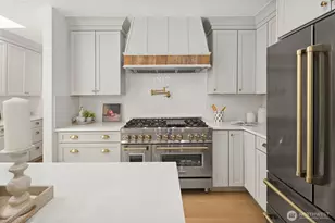 1014 4th Ave N, Seattle, WA 98109 - Photo 8